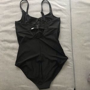 38f underwire swimwear